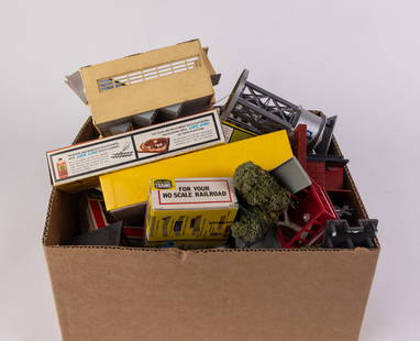 Lot of Assorted Vintage Model Trains: Lot of Assorted Vintage Model Trains Size 4" x 8" x 2" Literature  Brooks Auction is not responsible for outbids. Questions? Call the office at (856) 694-2960 or email us directly at info@brooks.auct