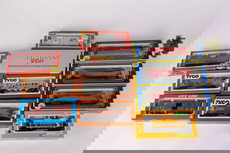Lot of Assorted HO Scale Model Vintage Trains in Box: Lot of Assorted HO Scale Model Vintage Trains in Box Size 2" x 10" x 4" Literature  Brooks Auction is not responsible for outbids. Questions? Call the office at (856) 694-2960 or email us directly at