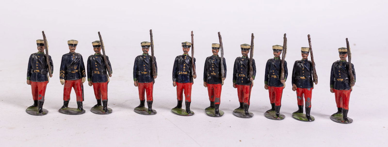Lot of 10 Vintage Lead Soldier Figurines (1 of 5)