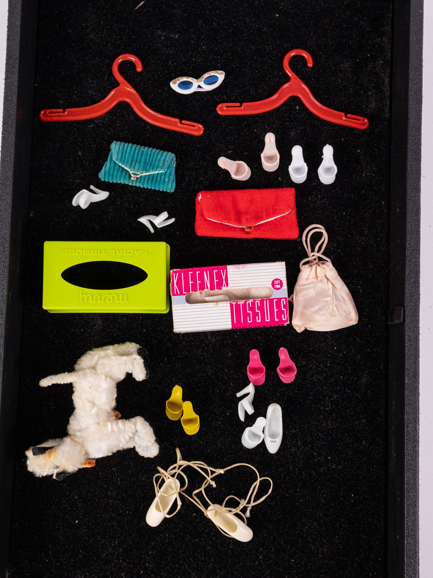 Vintage Barbie Accessories Assortment (1 of 6)