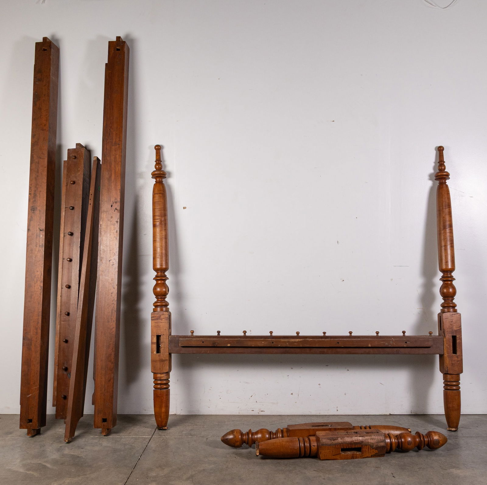 Vintage Queen Size Four Poster Bed Frame: Vintage Queen Size Four Poster Bed Frame Literature Brooks Auction is not responsible for outbids. Questions? Call the office at (856) 694-2960 or email us directly at info@brooks.auction. • Pl