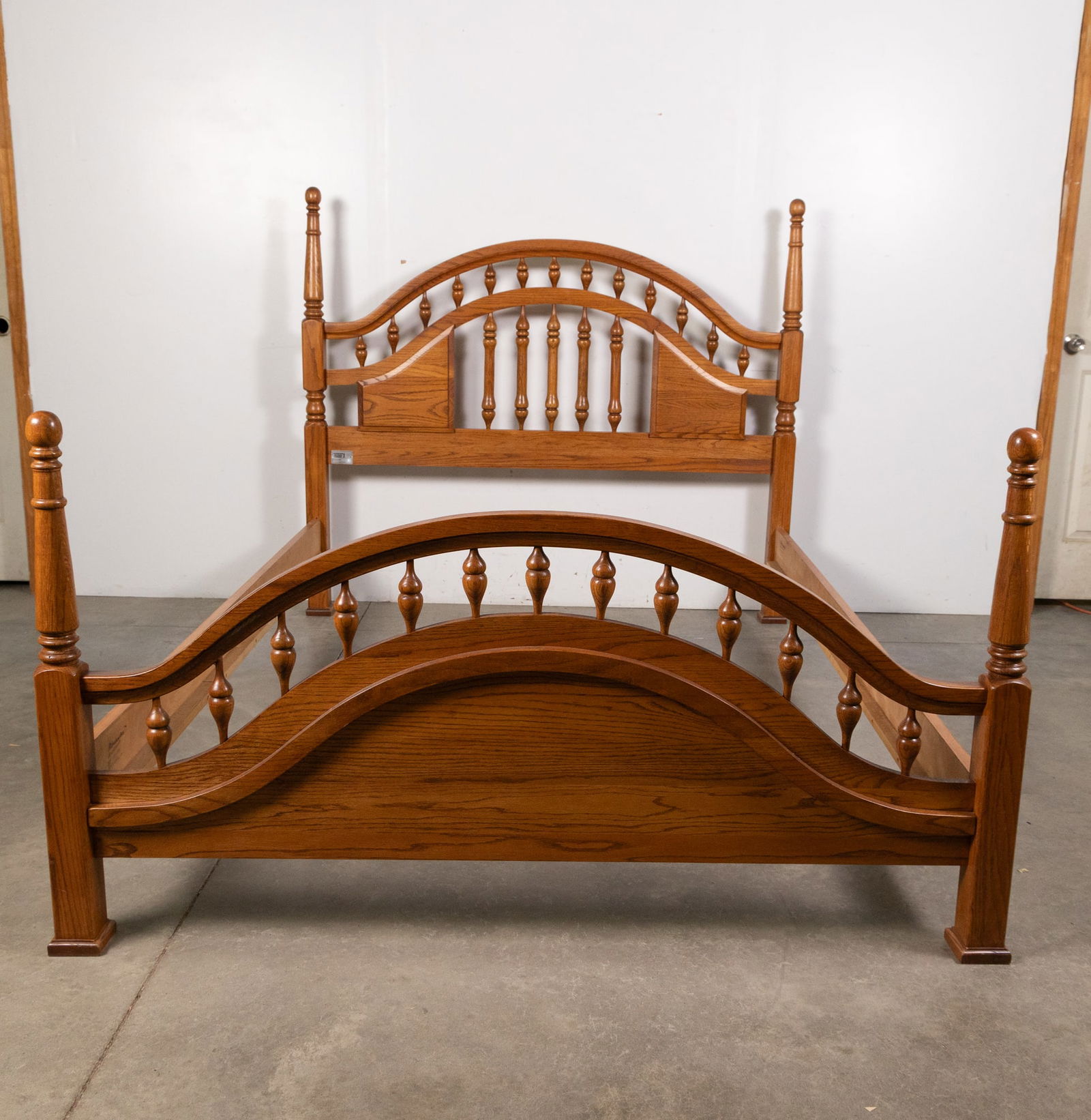 Richardson Brothers Queen Sized Vintage Bed Frame: Richardson Brothers Queen Sized Vintage Bed Frame, includes headboard, footboard, and rails Size 53" x 64" x 86" Literature Brooks Auction is not responsible for outbids. Questions? Call the office