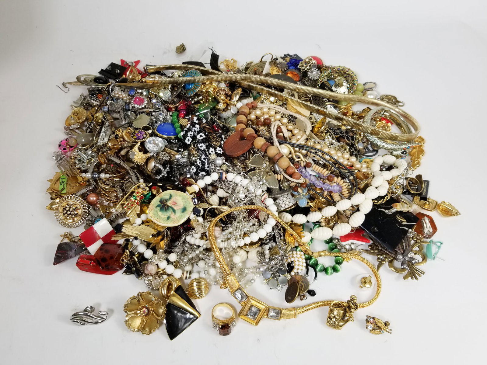 Vintage Costume Jewelry Assortment: Vintage Costume Jewelry Assortment, brands include: Sarah Cov, Avon, Coro, Monet, Trifari, Weiss, and more Literature Brooks Auction is not responsible for outbids. Questions? Call the office at (856