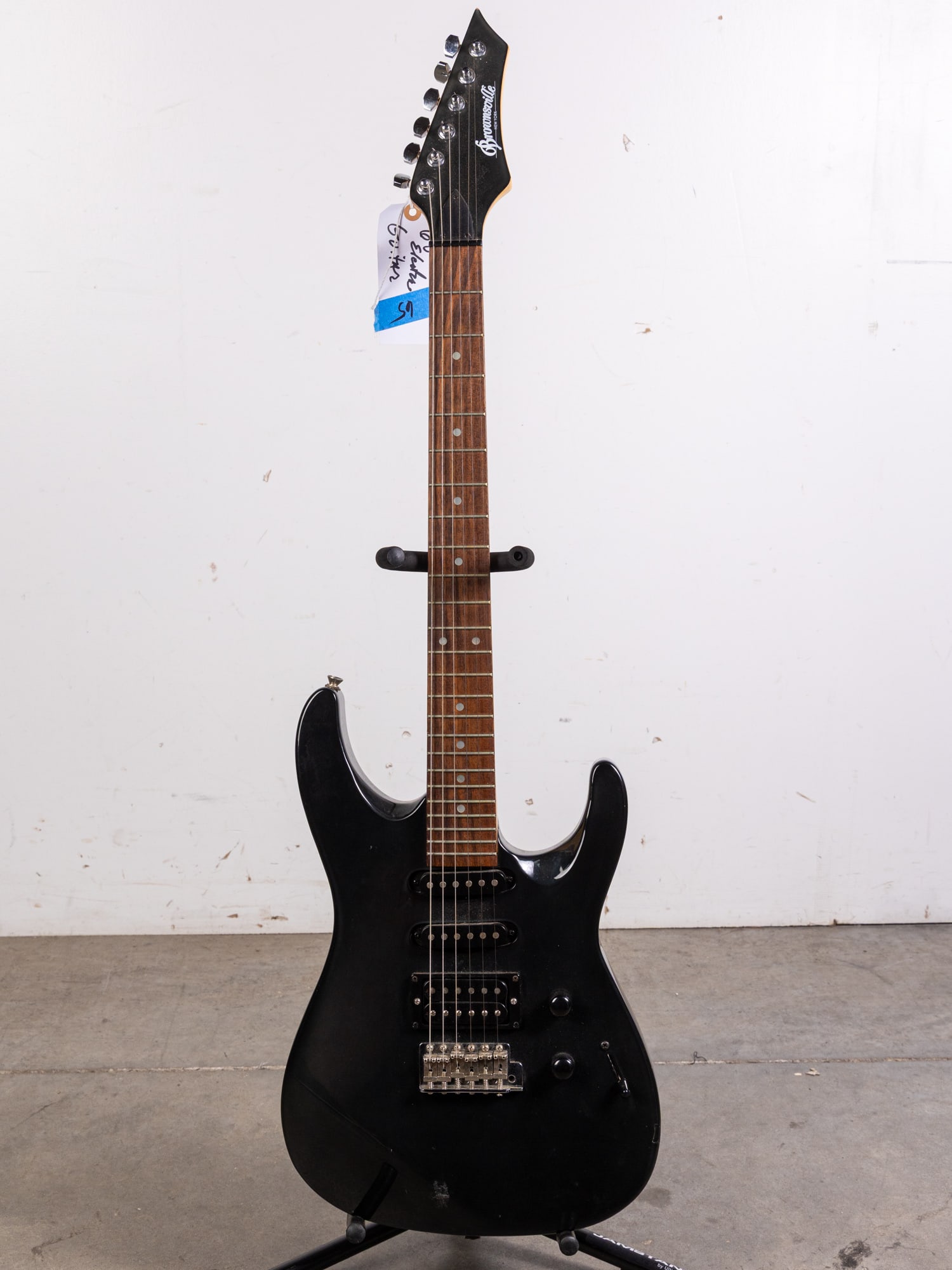 Brownsville Electric Guitar with Soft Case: Brownsville Electric Guitar with Soft Case, Good condition, tested and plays well! Includes soft case. Size 40" x 12" x 2"