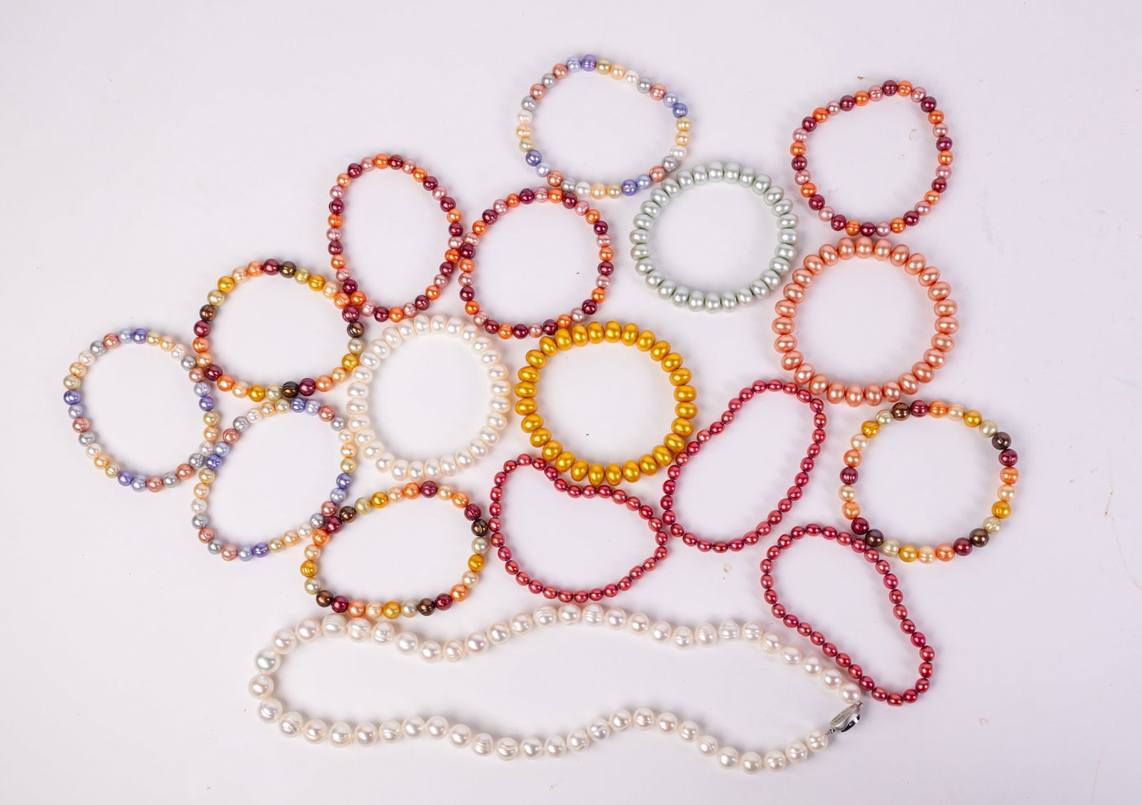 Chinese Freshwater Pearl Necklace and Four Chinese Freshwater Pearl Bracelets (1 of 8)