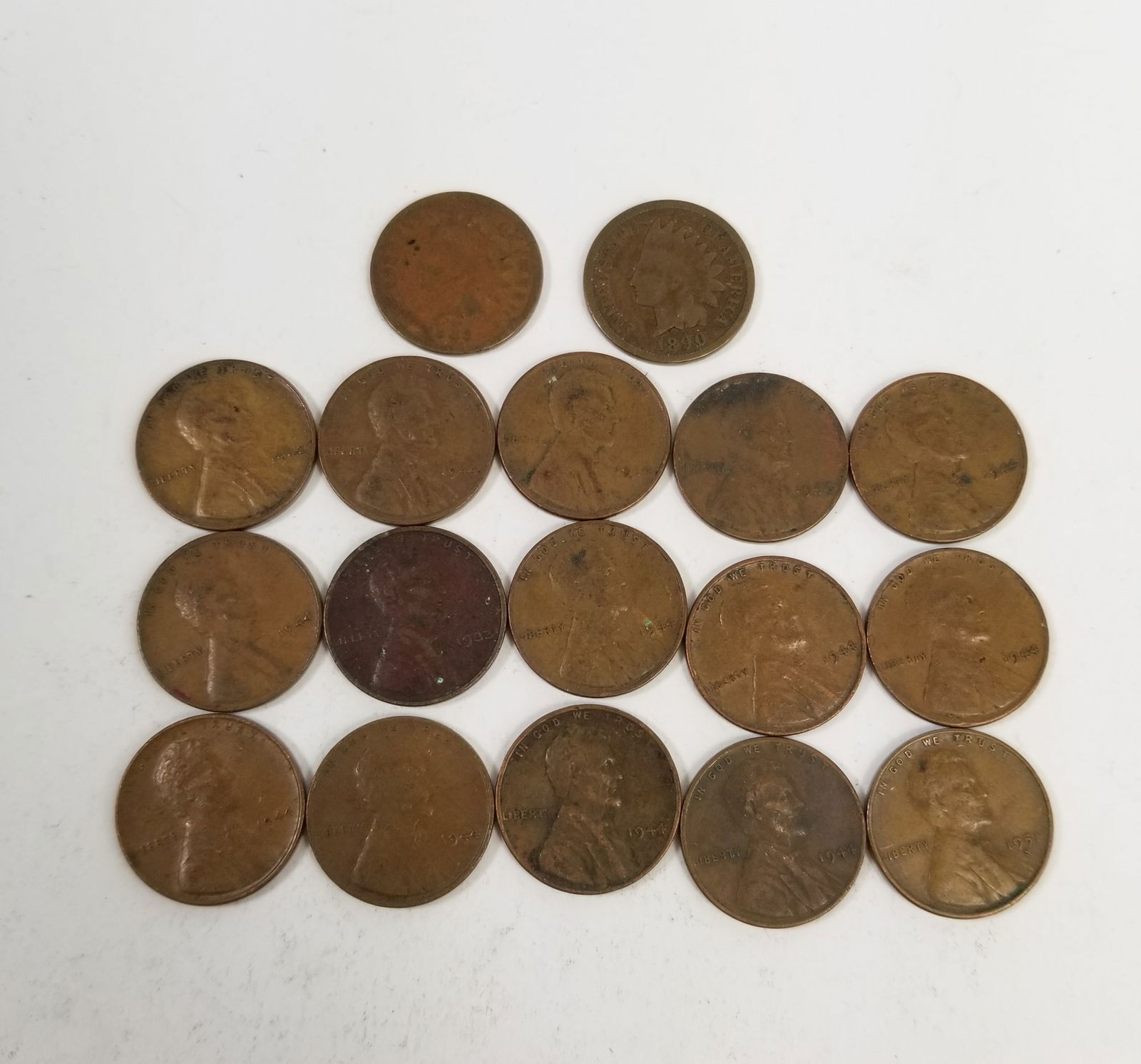 Assorted Wheat Pennies and Indian Head Cents (1 of 4)
