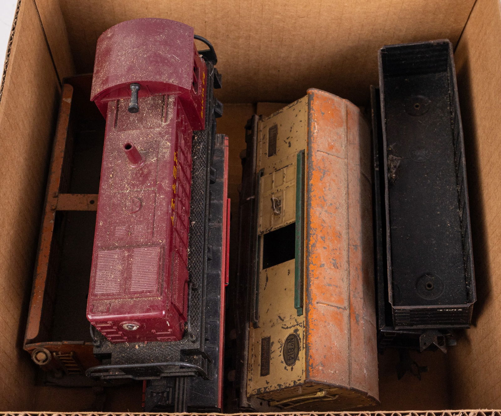 Lot of Vintage O Gauge Tin Model Railroad Trains Featuring Marx and Lionel (1 of 4)