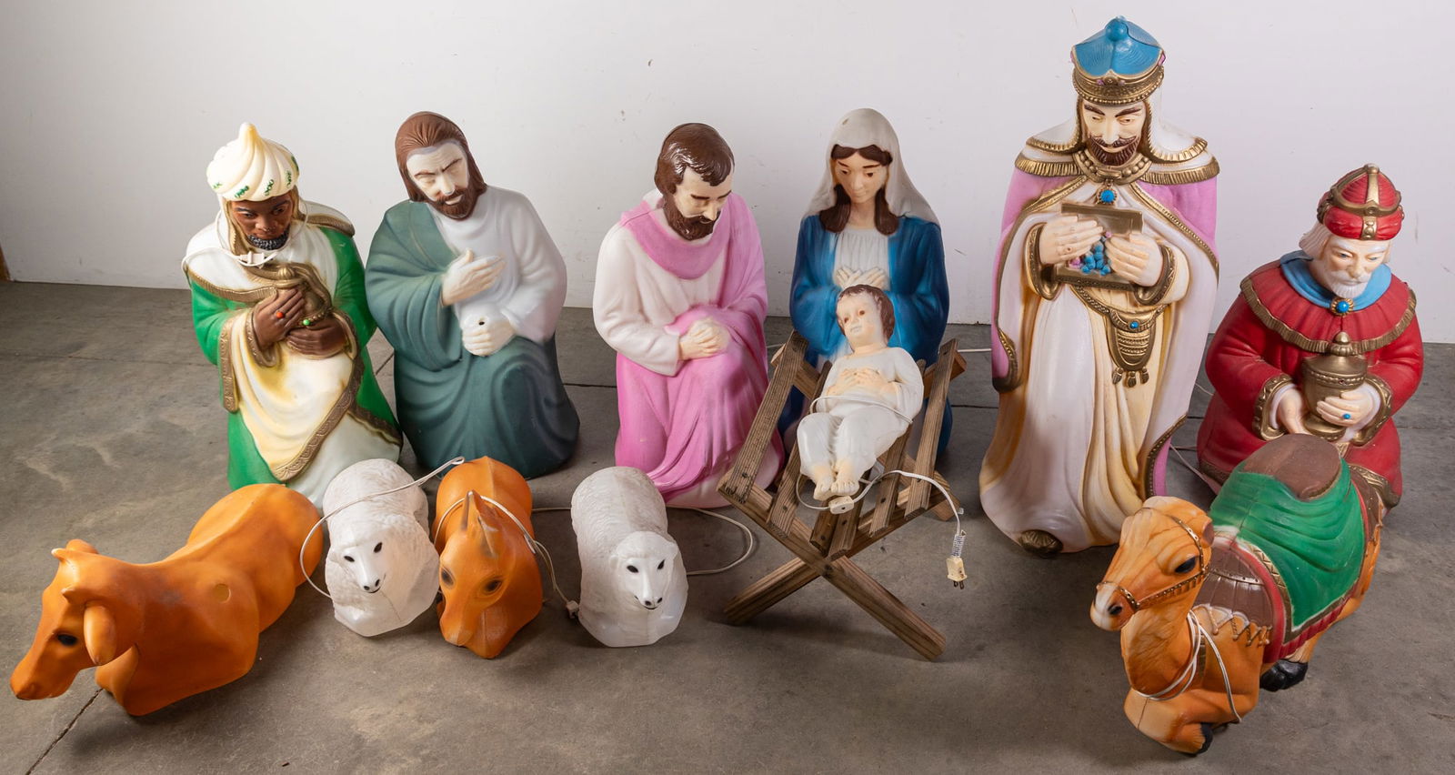 Vintage Nativity Set Christmas Blow Mold Outdoor Display: Vintage Nativity Set Christmas Blow Mold Outdoor Display, includes Mary, Joseph, Jesus, the three wise men, a shepherd, cow, two sheep, camel, and donkey Literature Brooks Auction – Online Aucti