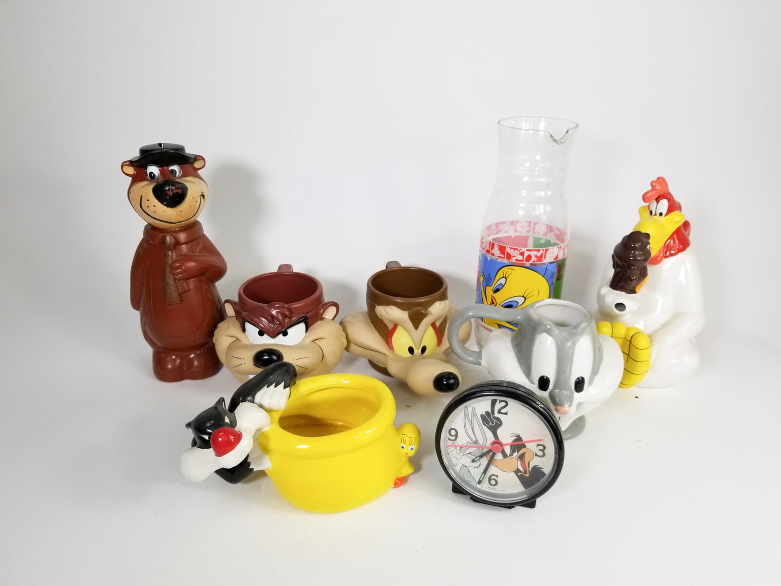 Looney Tunes & Hannah Barbera Collectibles Assortment: Looney Tunes & Hannah Barbera Collectibles Assortment Size 7" x 12" x 12" (box size) Literature Brooks Auction – Online Auction Terms & Conditions ——————̵