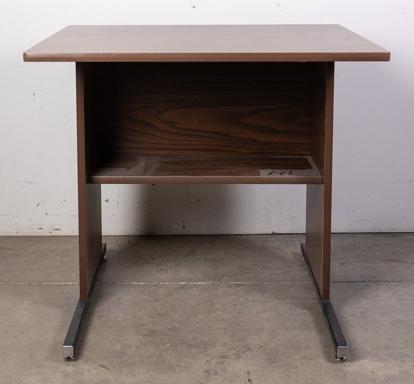 Mid Century Modern MCM Vintage Desk: Mid Century Modern MCM Vintage Desk Size 29" x 32" x 24" Literature Brooks Auction – Online Auction Terms & Conditions ——————————̵