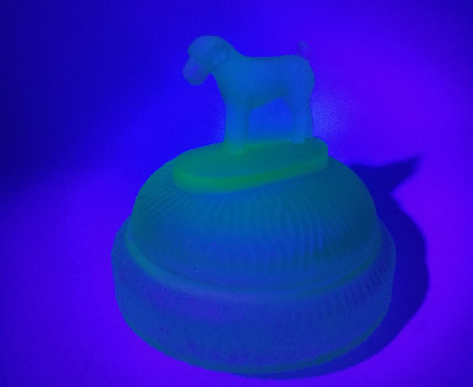 L.E. Smith Terrier Figural Uranium Glass Powder Jar (1 of 4)