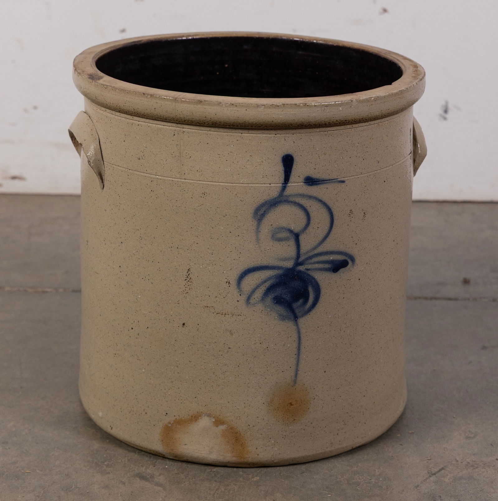 Antique Cobalt Decorated Red Wing Stoneware Crock: Antique Cobalt Decorated Red Wing Stoneware Crock Size 13" x 12" x 12" Literature Brooks Auction – Online Auction Terms & Conditions ————————̵