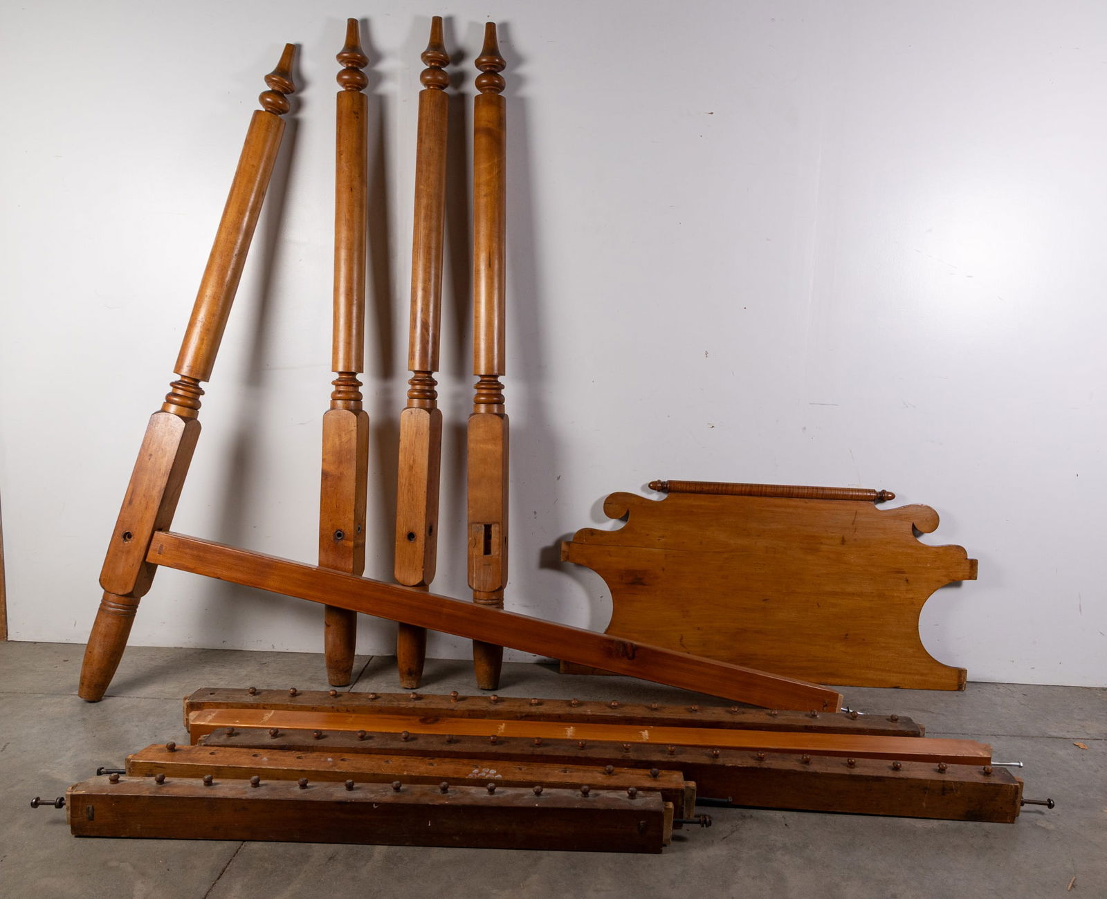 Antique Queen Sized Four Poster Bed Frame: Antique Queen Sized Four Poster Bed Frame Literature Brooks Auction is not responsible for outbids. Questions? Call the office at (856) 694-2960 or email us directly at info@brooks.auction. • P