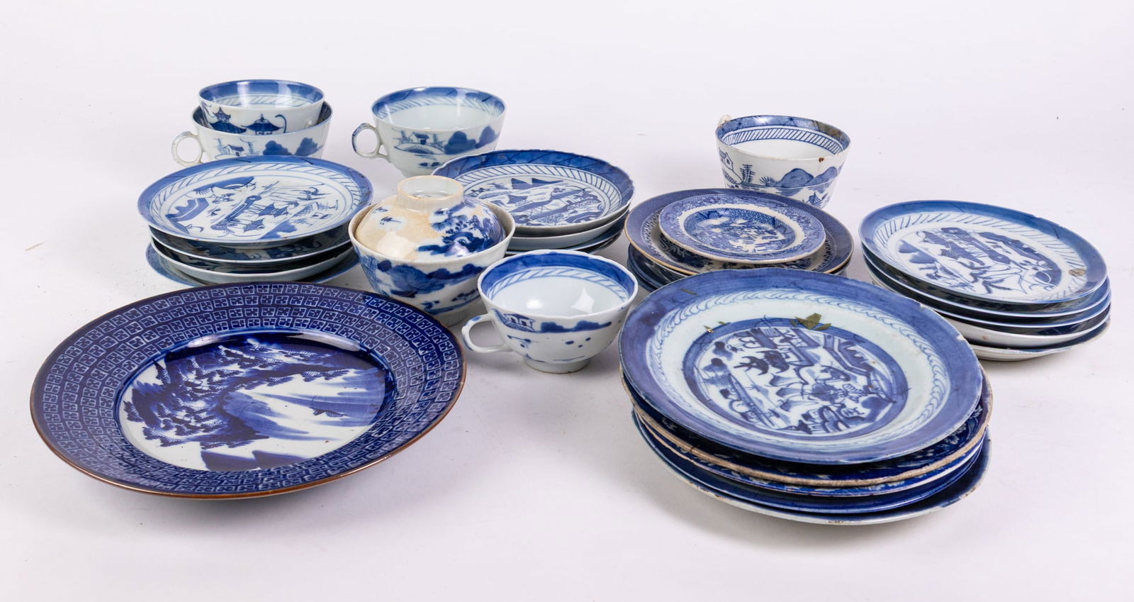 Lot of Antique Blue and White China: Lot of Antique Blue and White China Size 7" x 12" x 12" Literature Brooks Auction is not responsible for outbids. Questions? Call the office at (856) 694-2960 or email us directly at info@brooks.auc