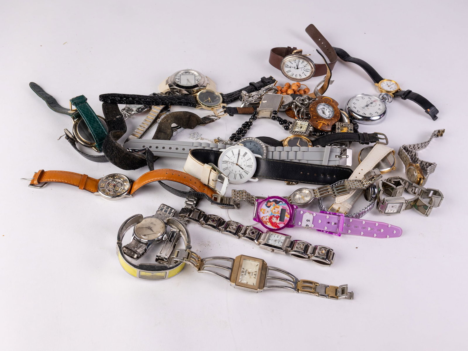 Wrist Watch Assortment: Wrist Watch Assortment Literature Brooks Auction – Online Auction Terms & Conditions ———————————————R