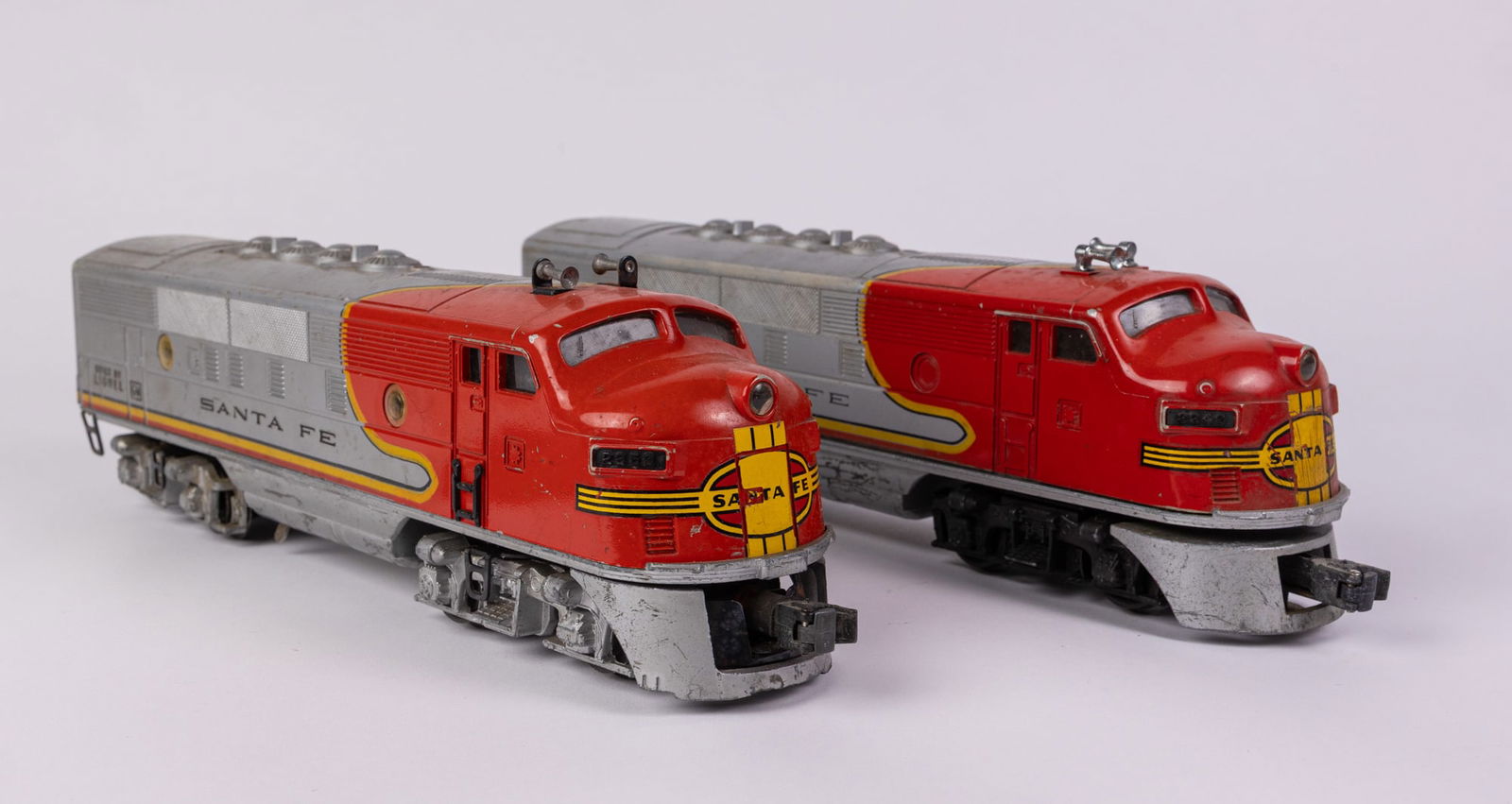 Lionel 2343 and 2333 Santa Fe Locomotives (1 of 16)