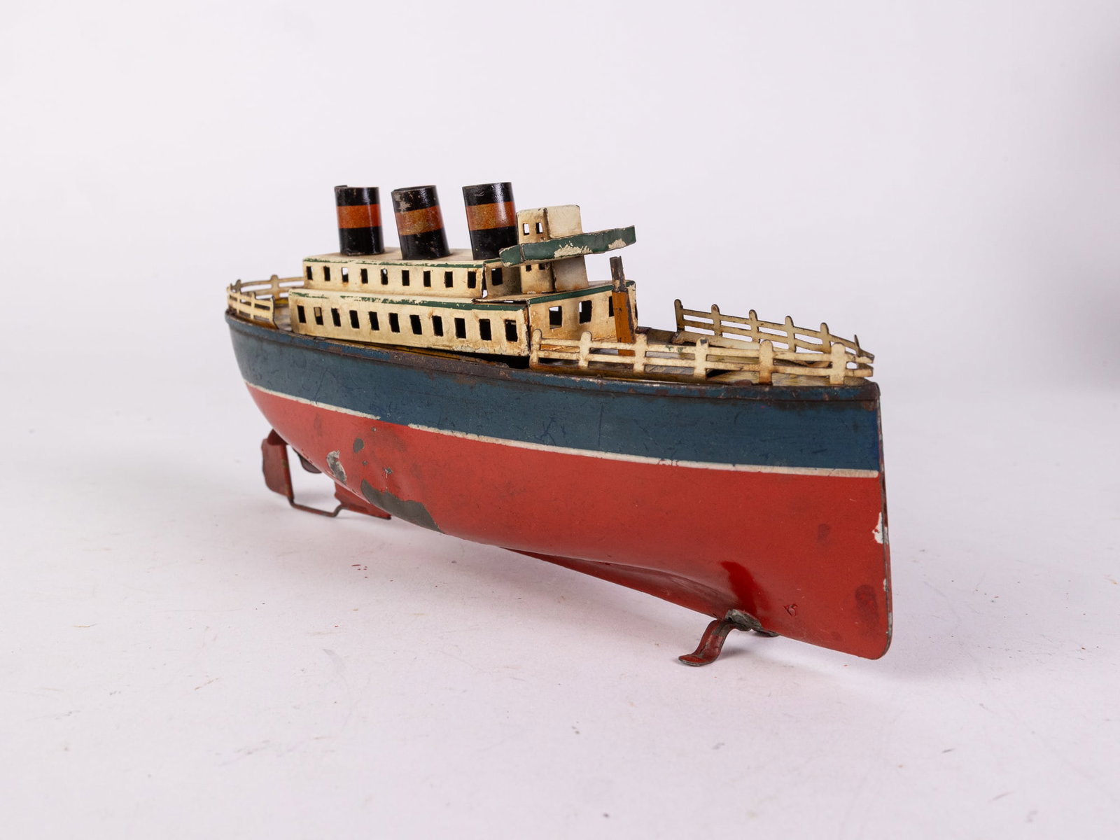 Arnold No. 750/3 Ocean Liner Tin Toy (1 of 7)