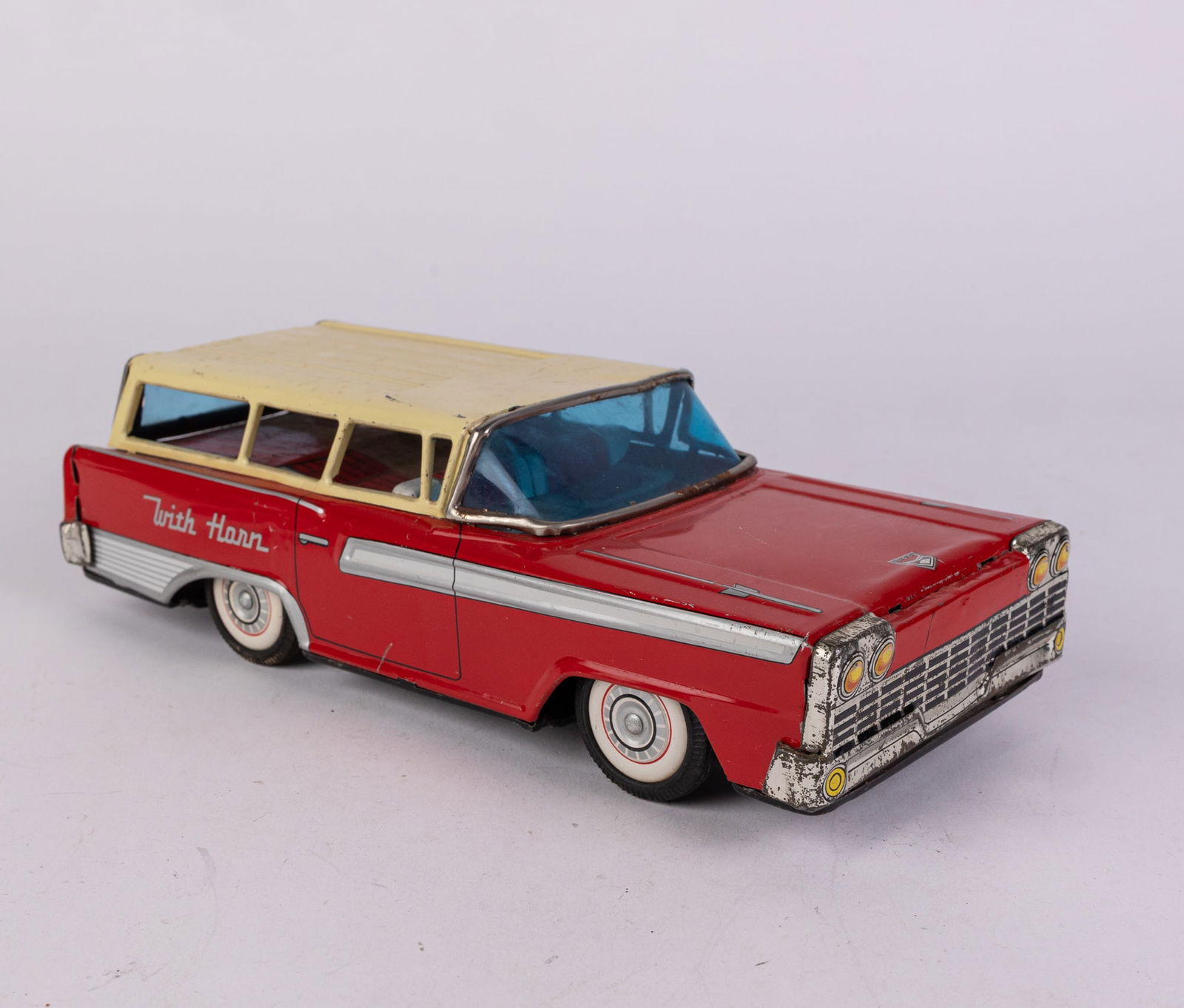 Kanto Tin Station Wagon Toy Car (1 of 7)