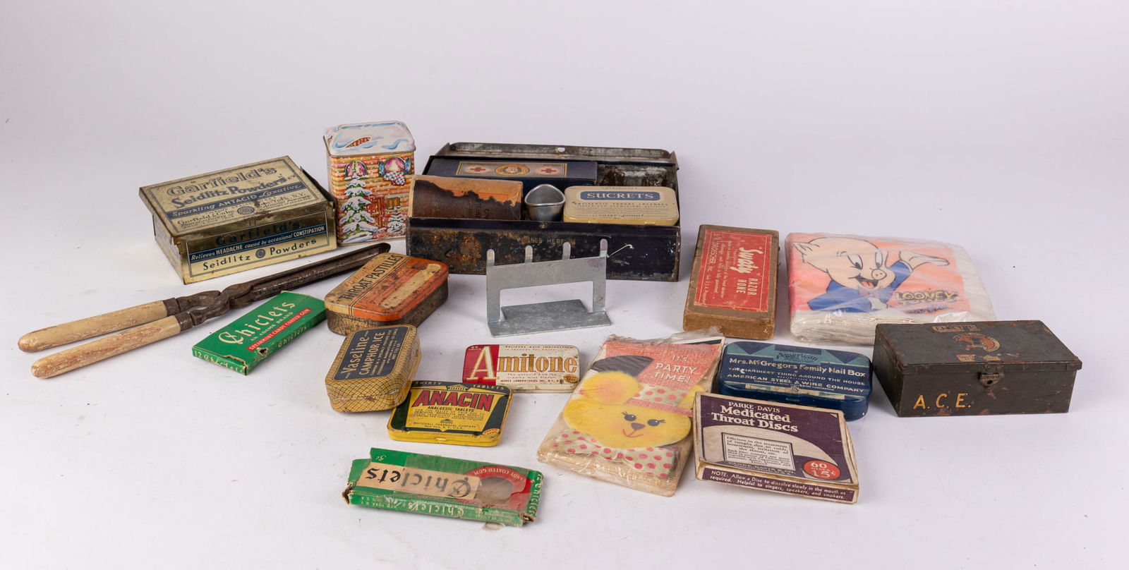 Lot of Vintage Tins (1 of 6)
