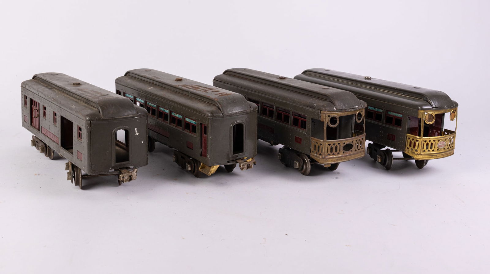 Lionel Prewar #332, 339, 341(x2) Passenger Cars (1 of 6)