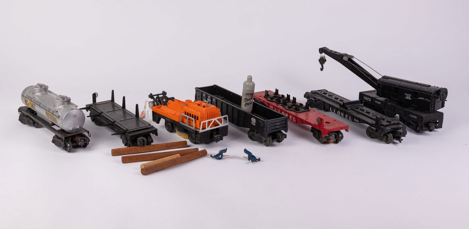 Assorted Lionel Model Railroad Train Cars (1 of 6)