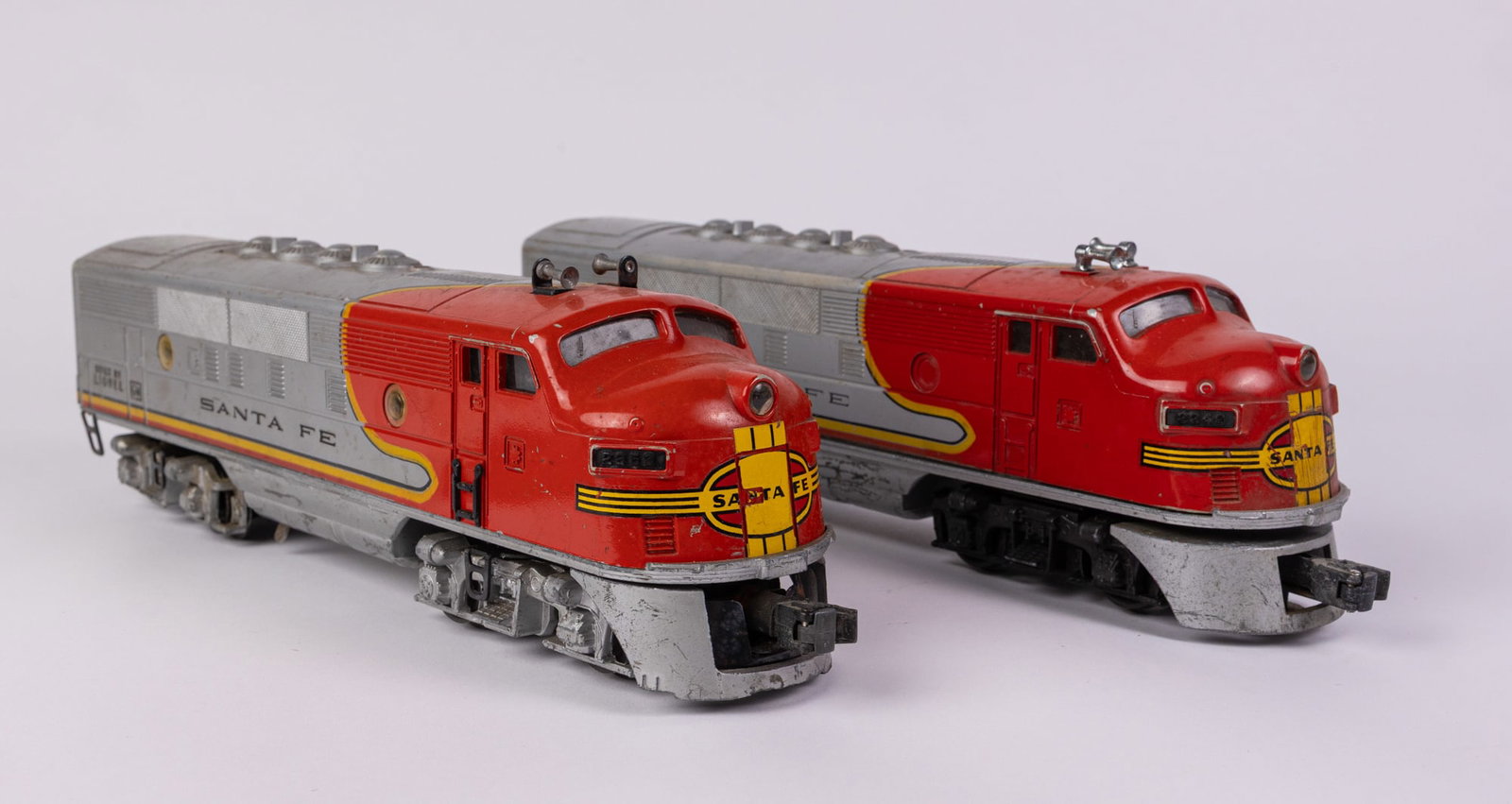 Lionel 2343 and 2333 Santa Fe Locomotives (1 of 16)