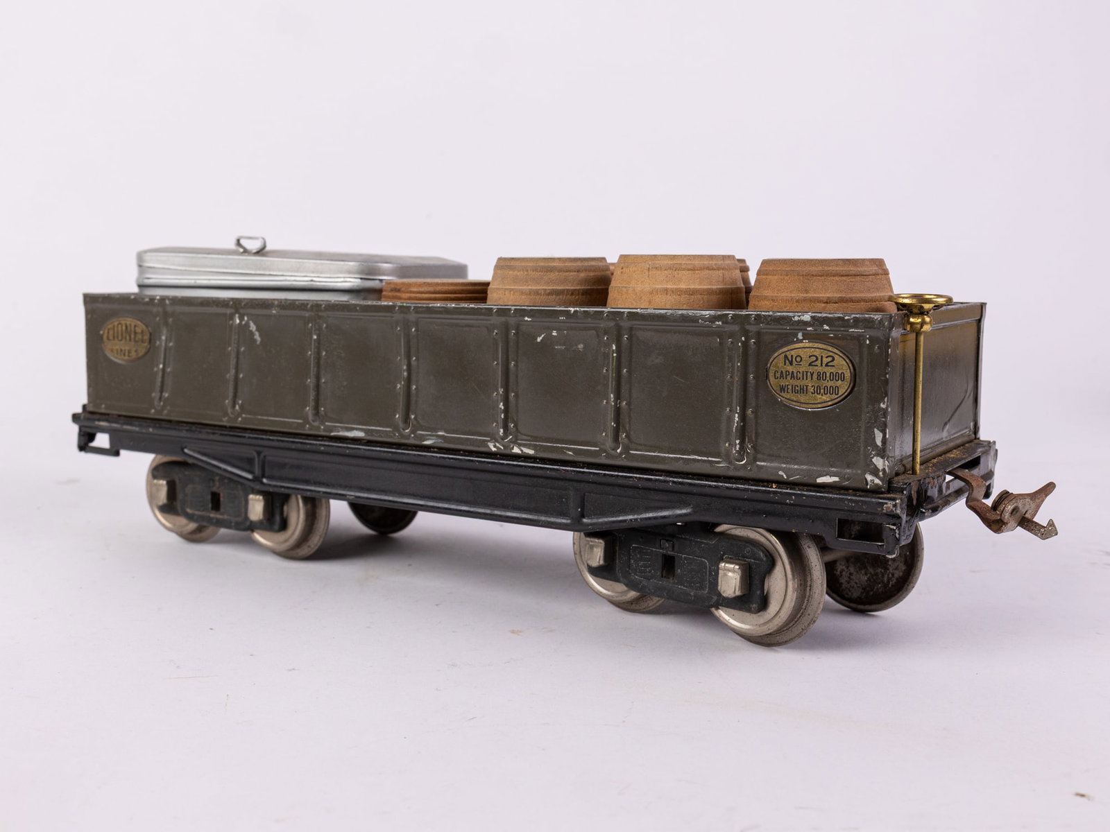 Late Lionel #212 Gondola with #812 Tool Set & Barrels (1 of 7)