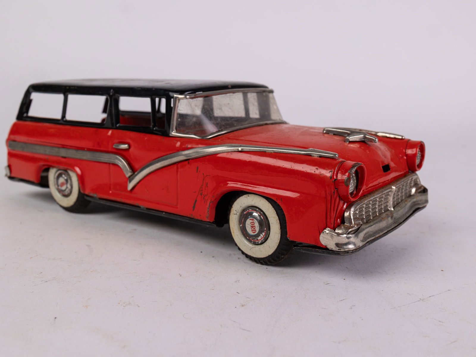 Vintage Bandai Tin Friction 2-Door Ford Station Wagon (1 of 6)