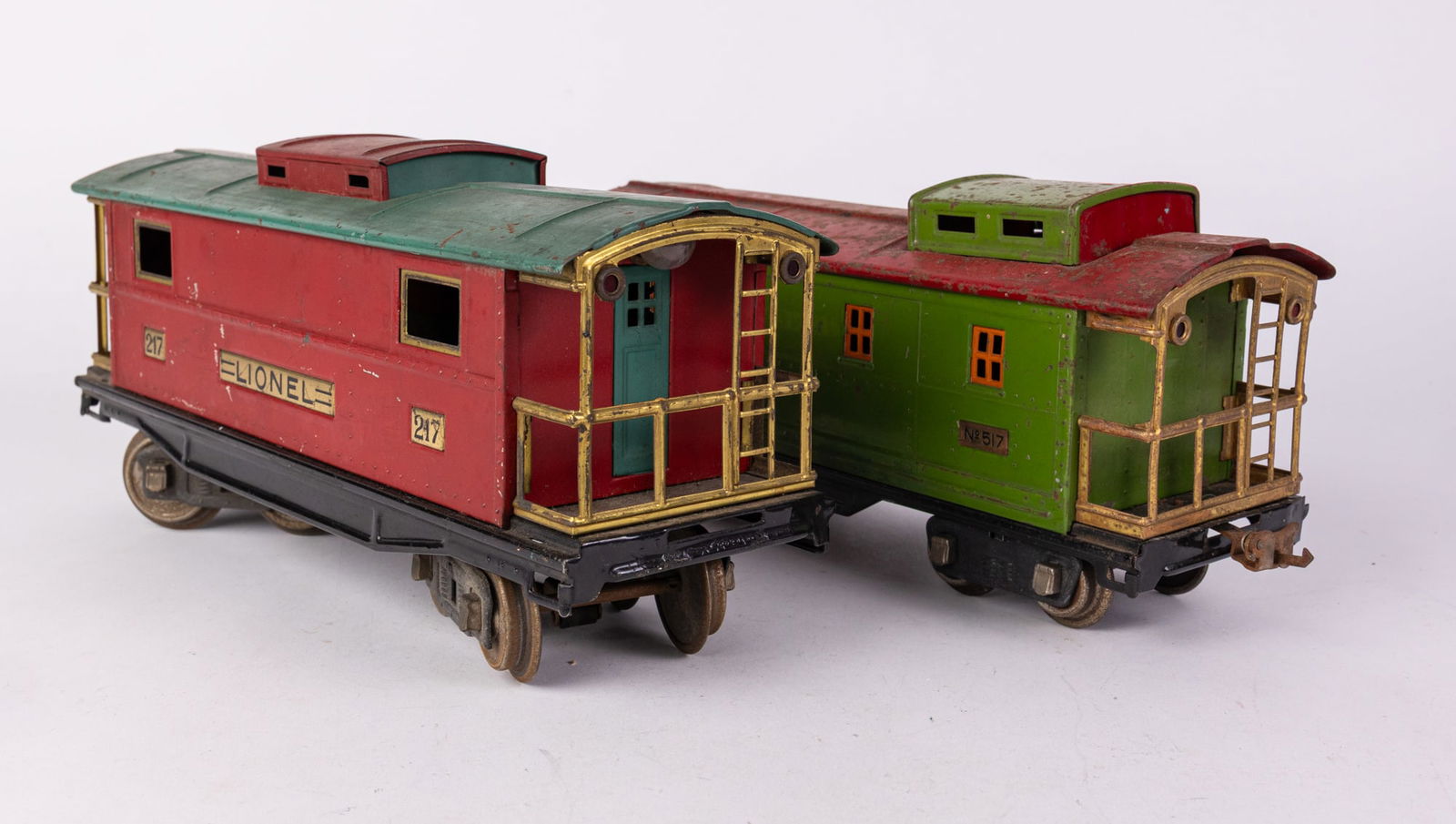 Two Lionel   Model Railroad Cars (1 of 5)