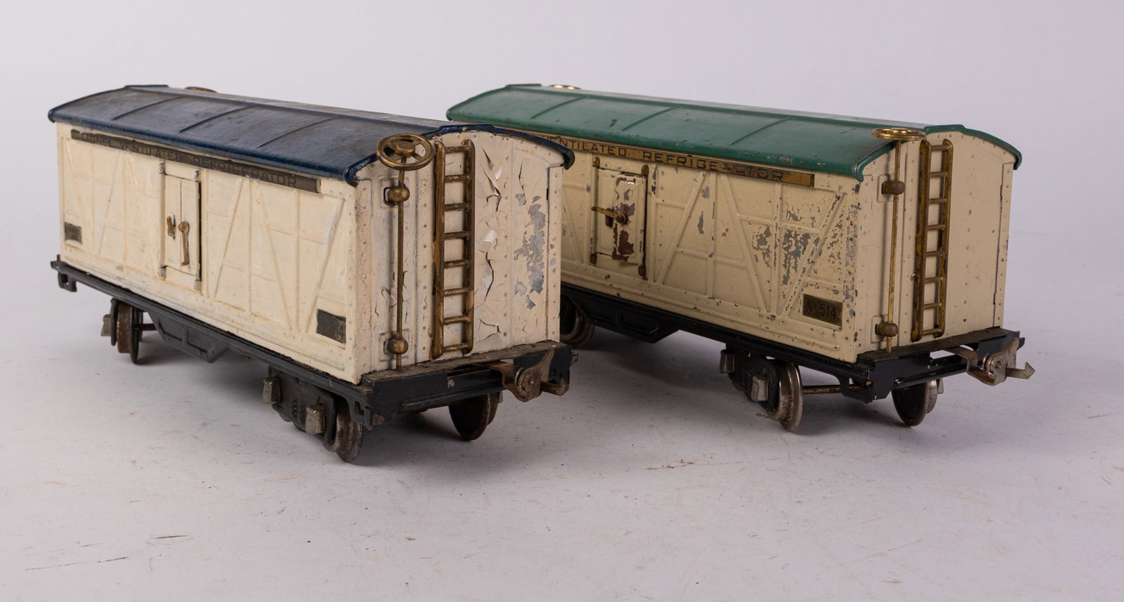 Two Lionel No. 514 Ventilated Refrigerator Cars (1 of 4)