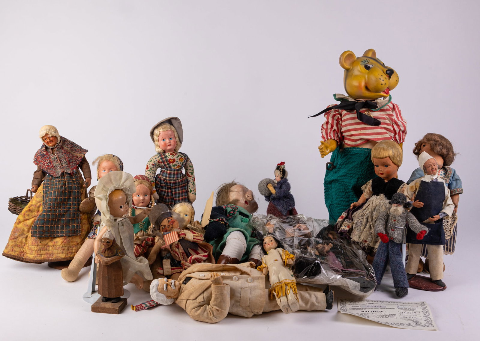 Lot of Vintage Dolls: Lot of Vintage Dolls Size 7" x 12" x 12" Literature Brooks Auction – Online Auction Terms & Conditions —————————————