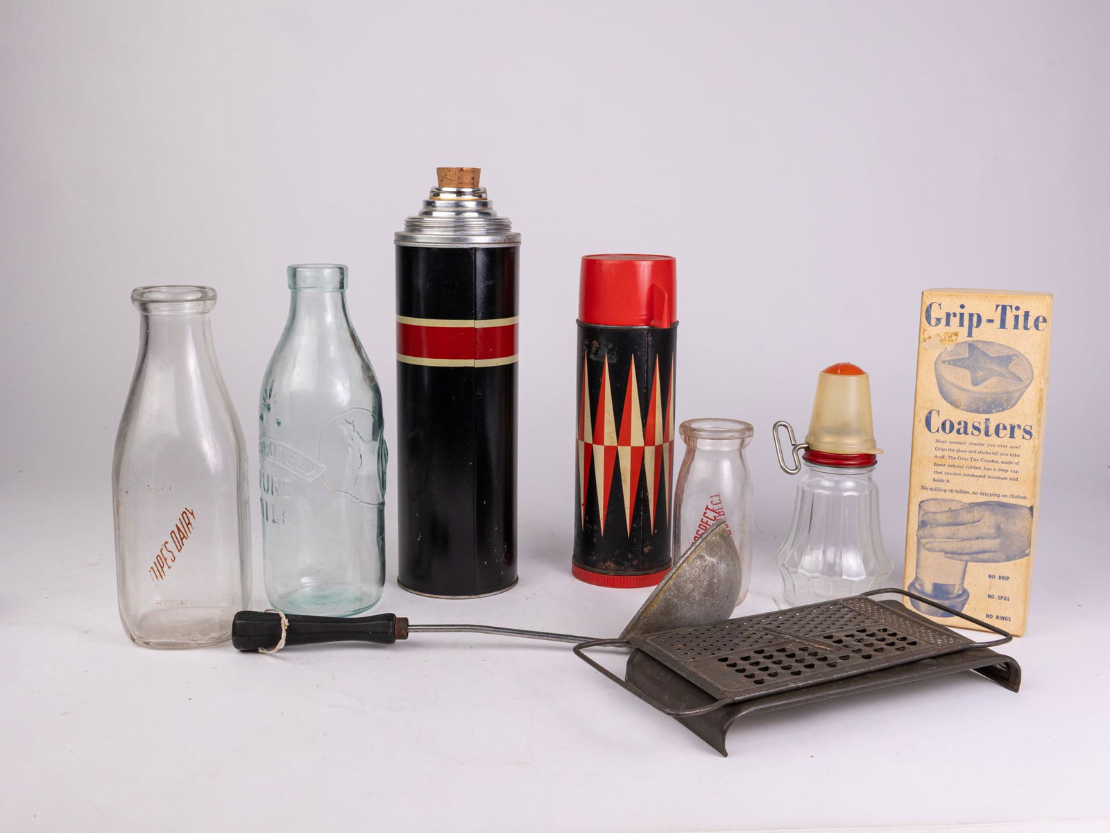 Lot of Vintage Kitchen Accessories (1 of 6)