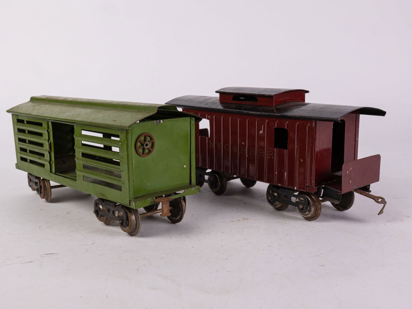 LIonel 4351 Caboose and 113 Cattle Car (1 of 5)