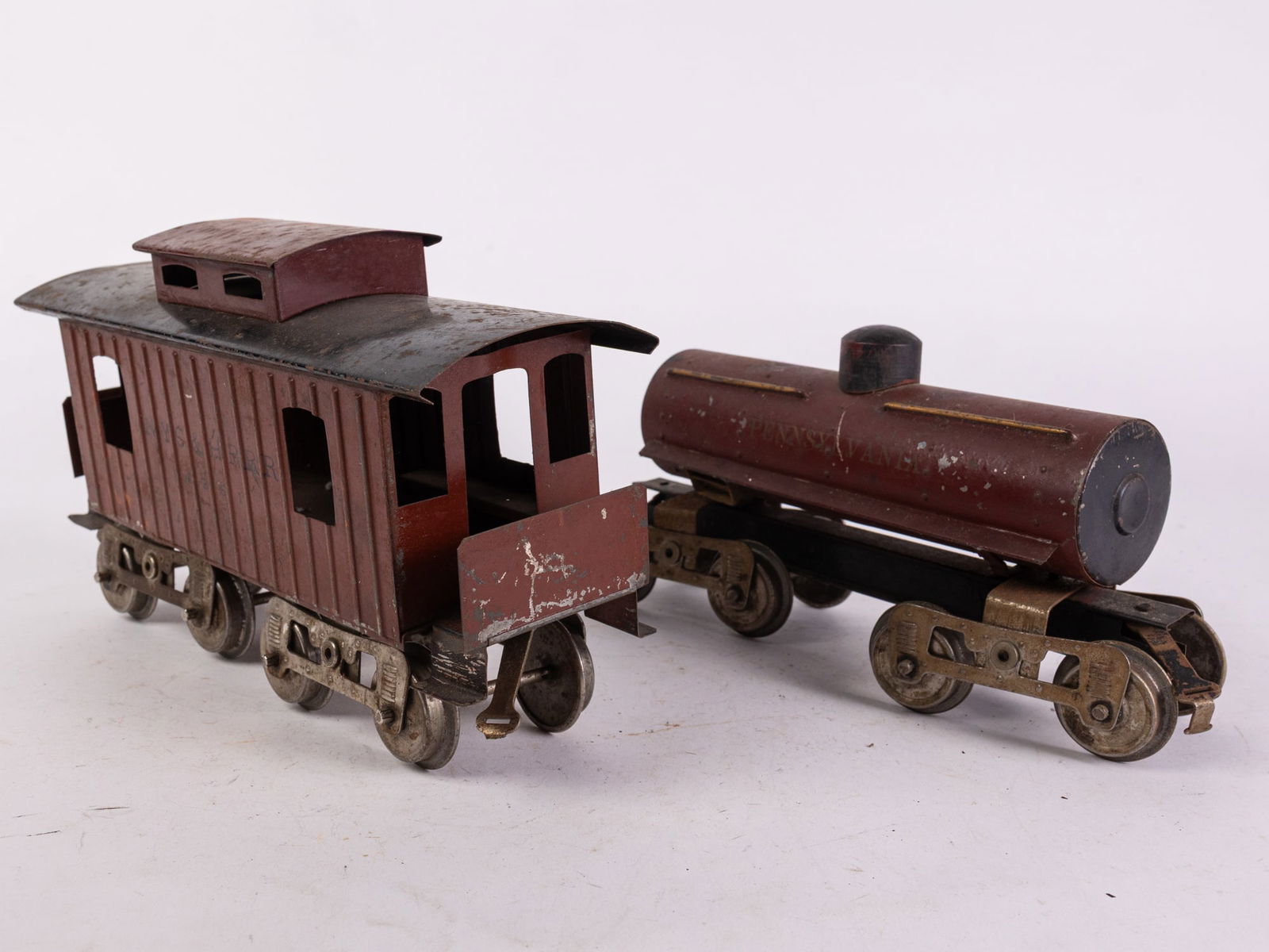 Lionel No. 4351 Caboose and No. 15 Tank Car (1 of 4)