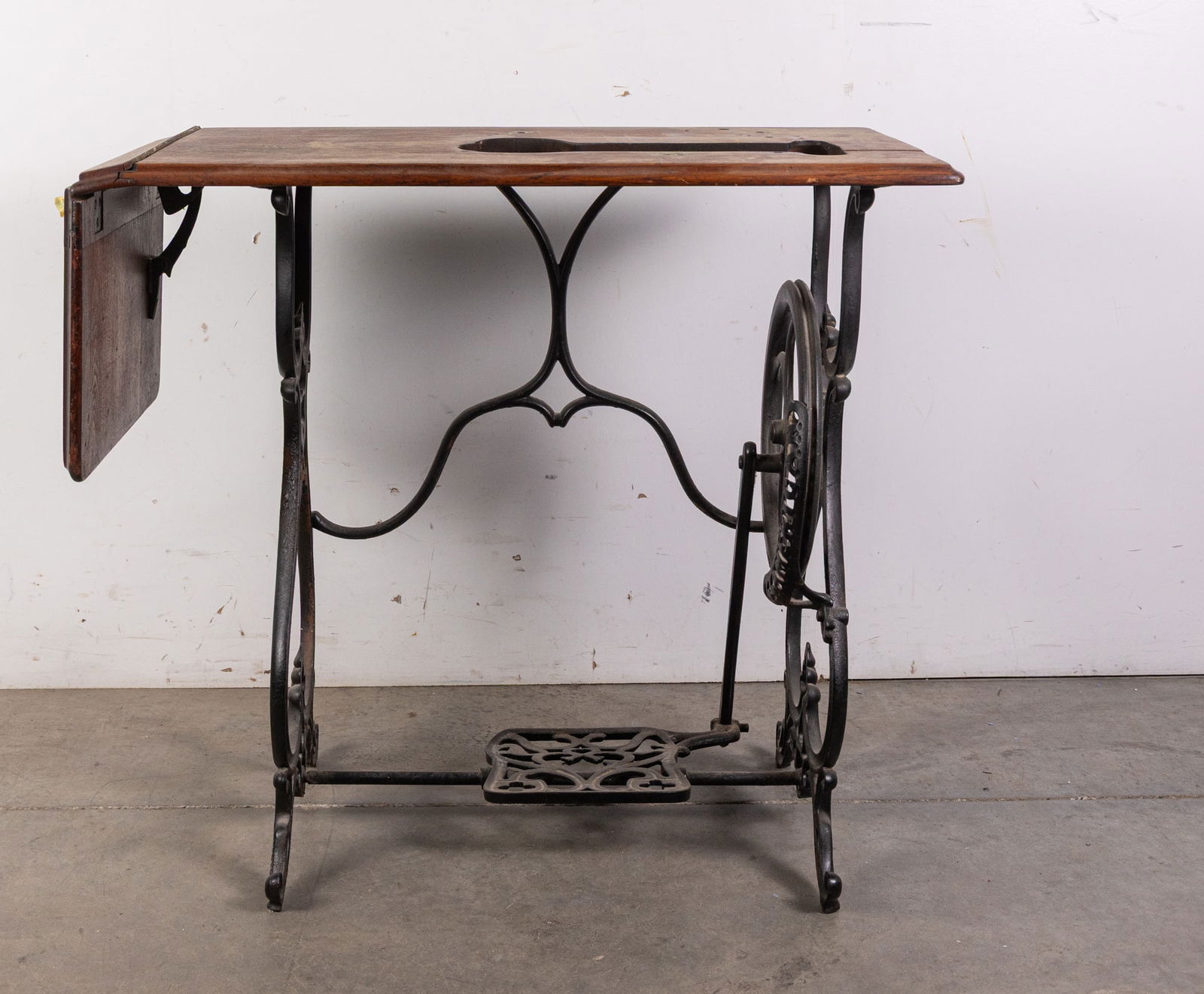 Antique Singer Sewing Table with Iron Treadle (1 of 4)
