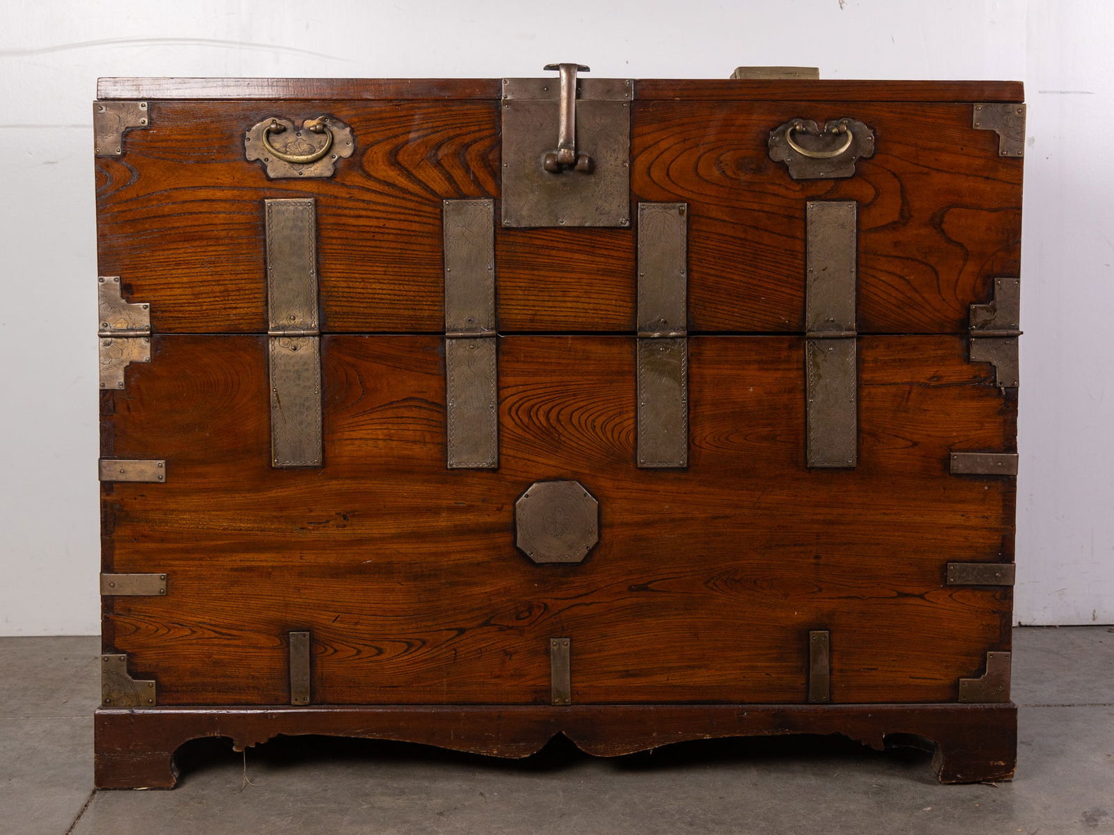 Korean Iron-Mounted Bandaji Chest (1 of 9)