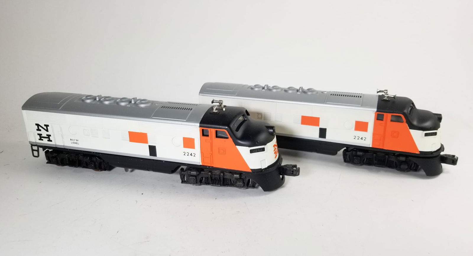Lionel F3 2242 Diesel Locomotives (1 of 15)