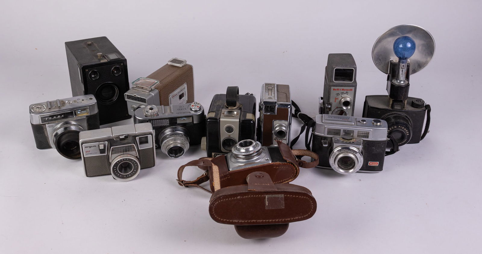 Lot of Assorted Vintage Cameras (1 of 9)
