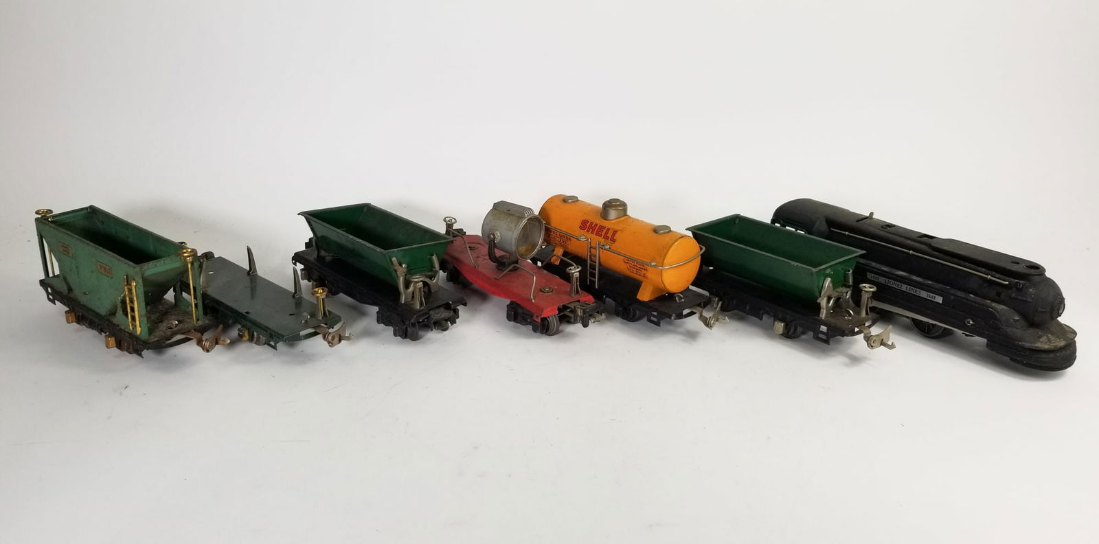 Assorted Vintage Lionel Model Railroad Cars (1 of 10)