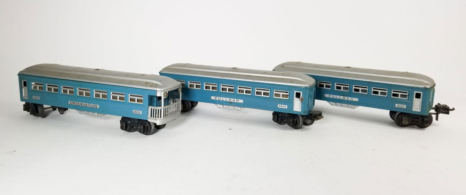 Three Vintage Lionel Passenger Cars (1 of 5)