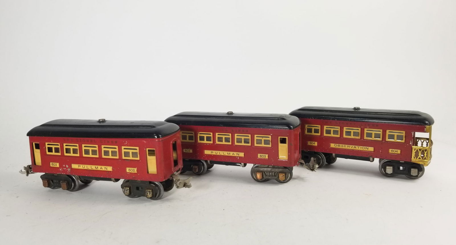 Set of Three Vintage Lionel Passenger Cars (1 of 5)