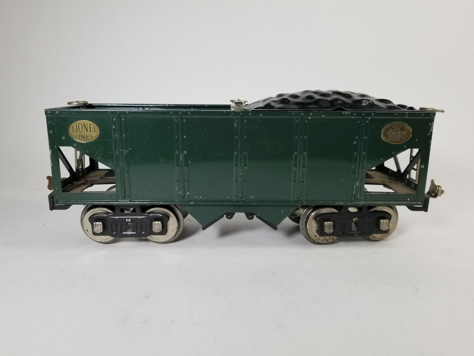 Lionel 216 Hopper Car (1 of 5)