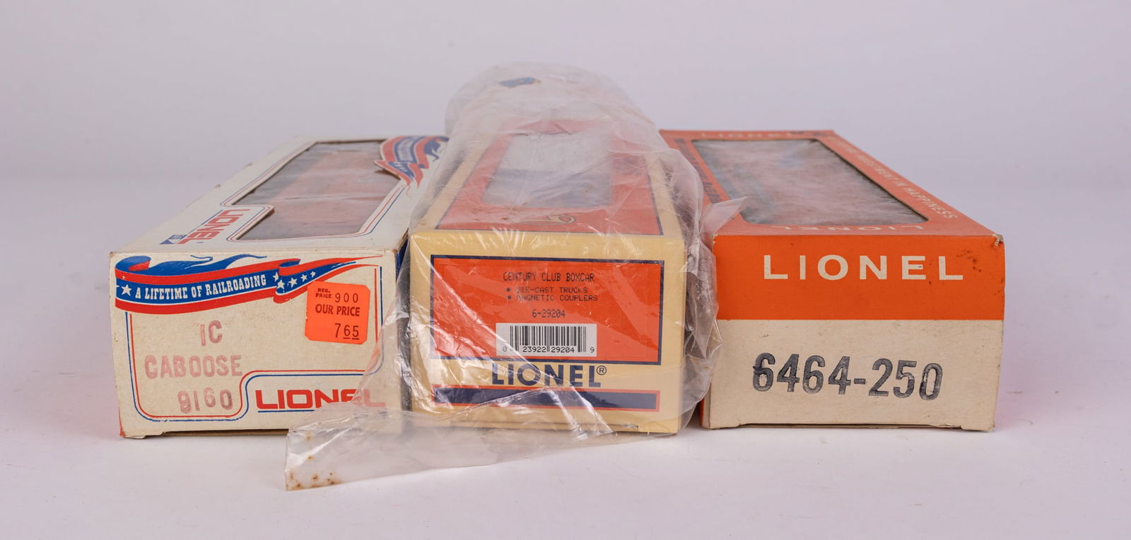 Assorted Lionel Train Cars in Box (1 of 4)