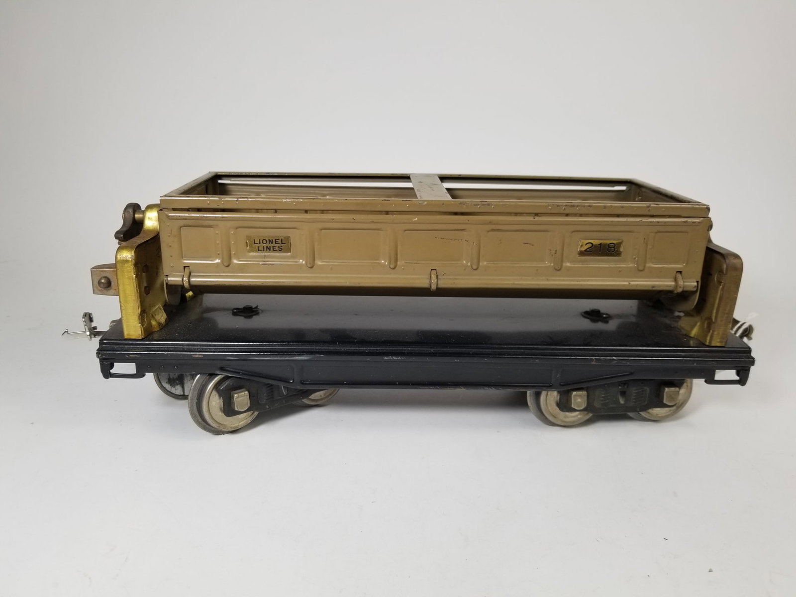 Lionel 218 Dump Car (1 of 5)