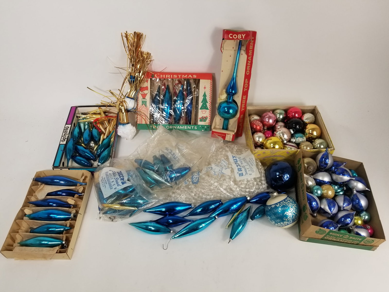 Vintage Christmas Ornaments: Vintage Christmas Ornaments Size 7" x 12" x 12" Literature Brooks Auction – Online Auction Terms & Conditions ————————————
