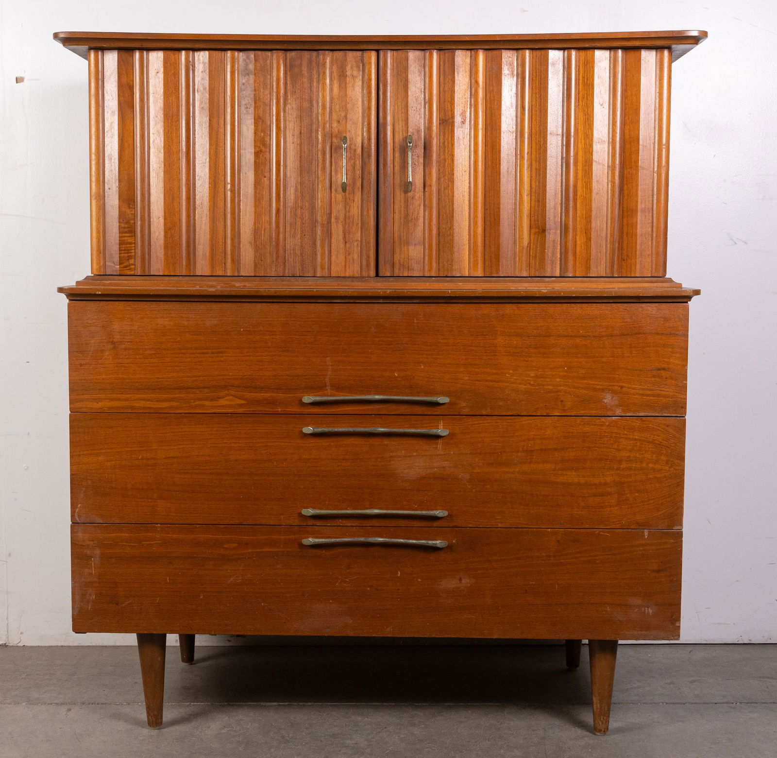 Young Manufacturing Attr. Walnut Gentleman's Chest (1 of 8)