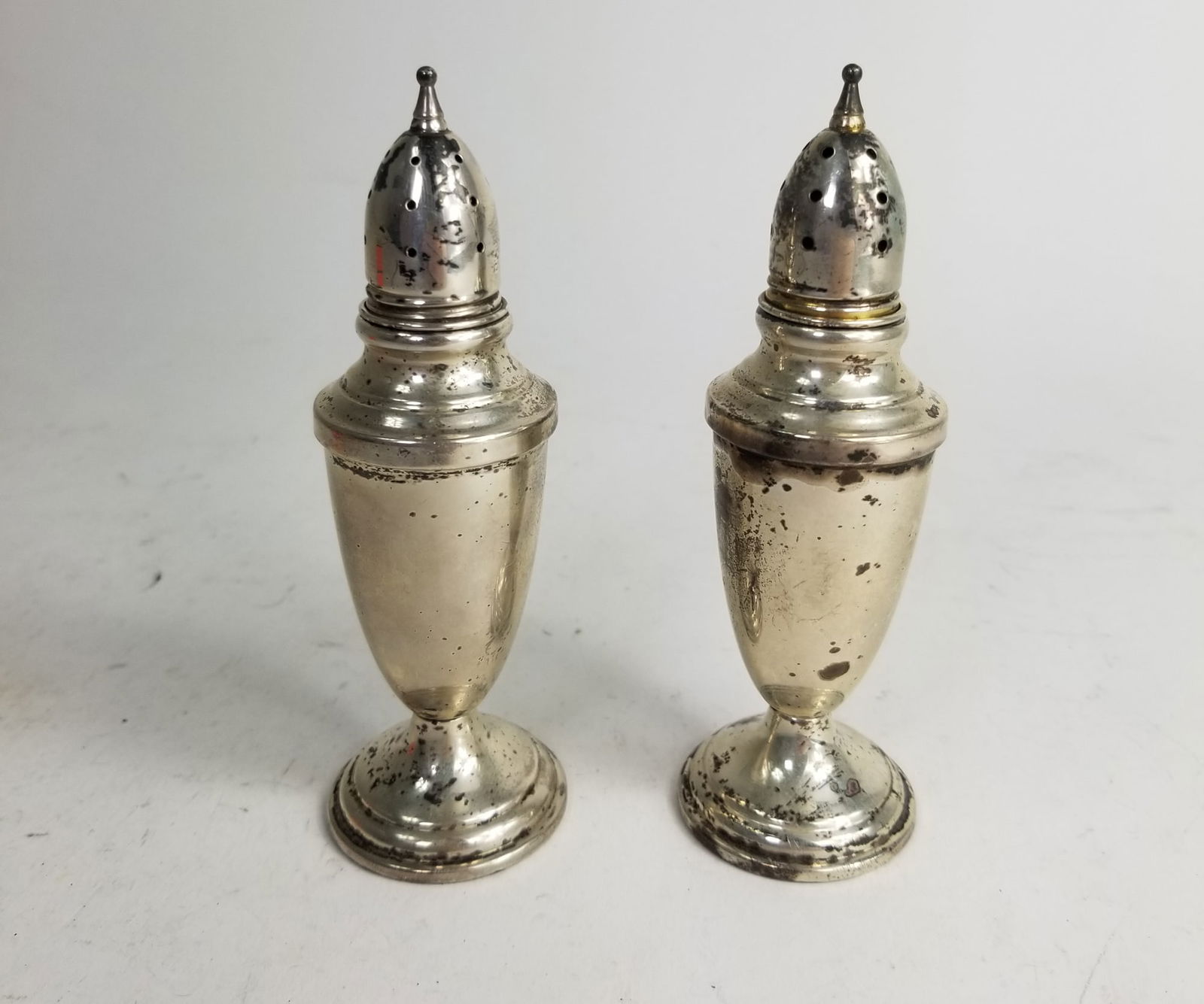 Pair of Towle Sterling Silver Shakers (1 of 3)