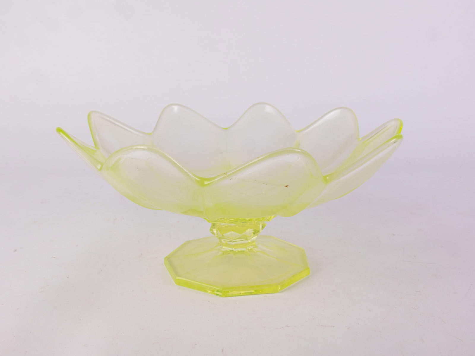 Uranium UV McKee Colonial Pressed Glass Centerpiece Bowl: Uranium UV McKee Colonial Pressed Glass Centerpiece BowlSize6" x 13" x 13"Literature Brooks Auction is not responsible for outbids. Questions? Call the office at (856) 694-2960 or email us directly