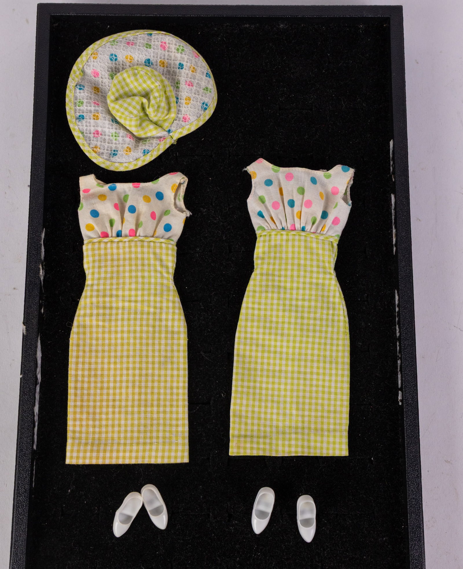 Vintage Barbie 1966 "Lunch on the Terrace" #1649 [Dress, Hat, & Shoes] (1 of 5)