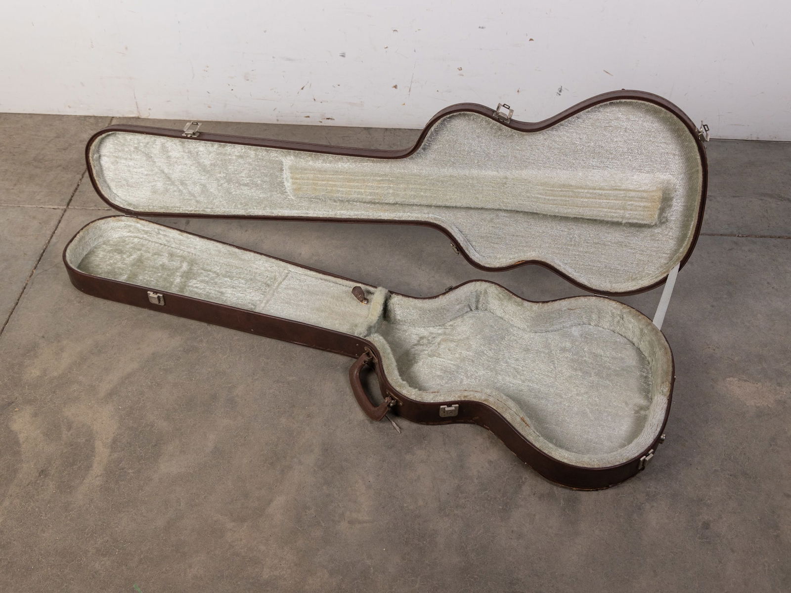 Westone David & Elkins College Brown Hard Guitar Case - 2